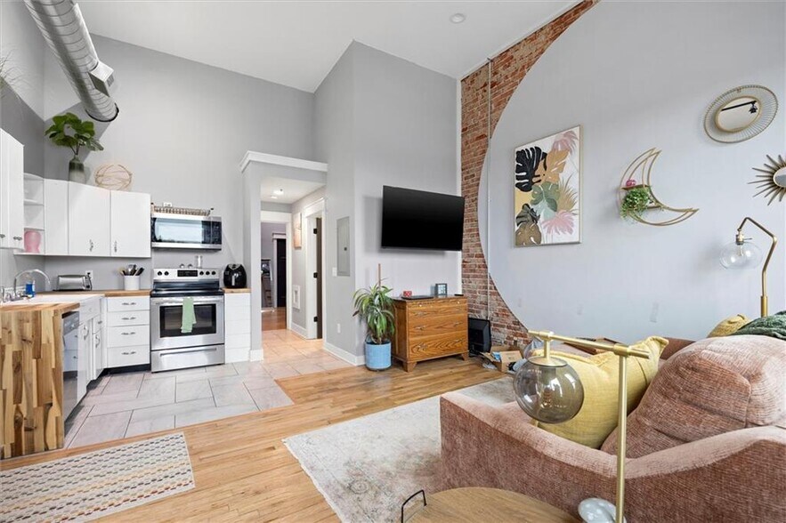 More Photos Of 104-106 W Pearl St, Harrisonville Freestanding For Sale