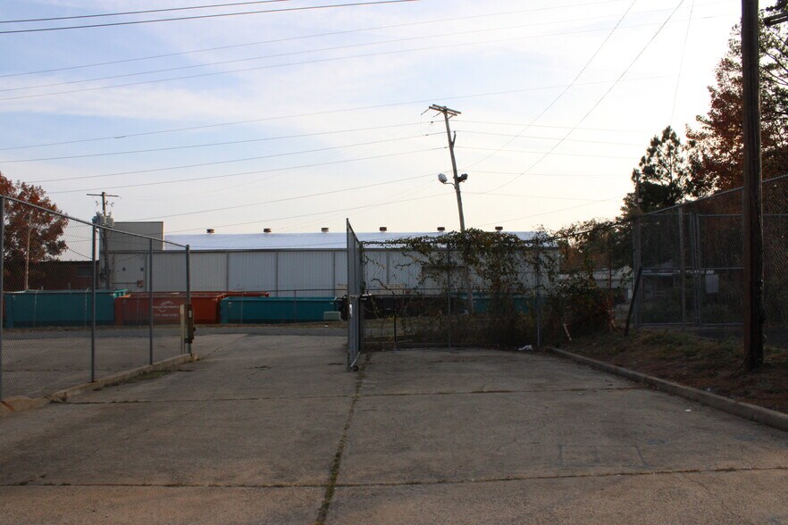 More Photos Of 6112 Patterson Rd, Little Rock Light Distribution For Sale