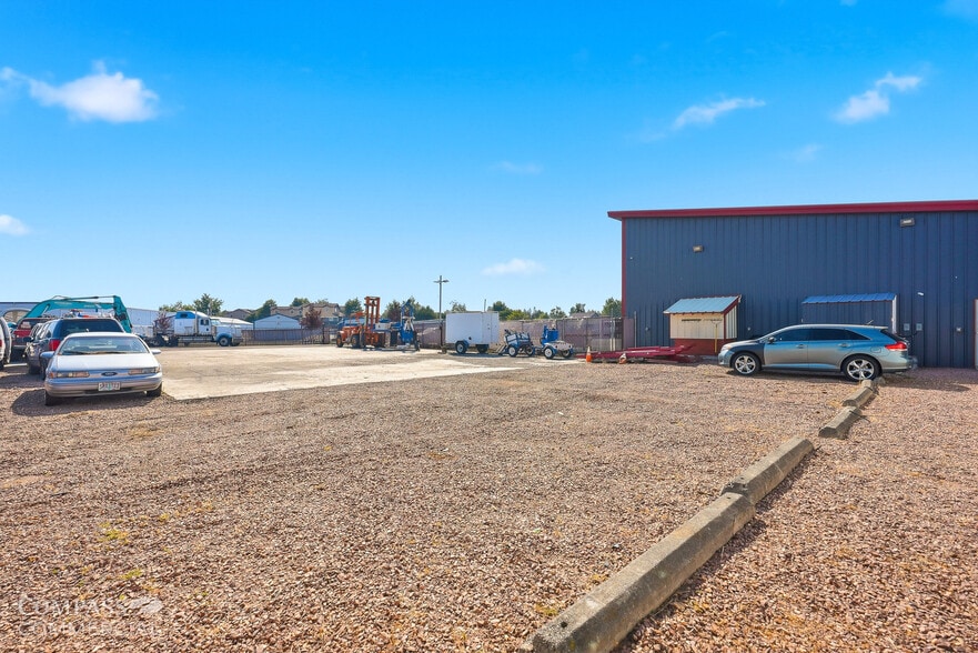 More Photos Of 188 W Sisters Park Dr, Sisters Warehouse For Sale