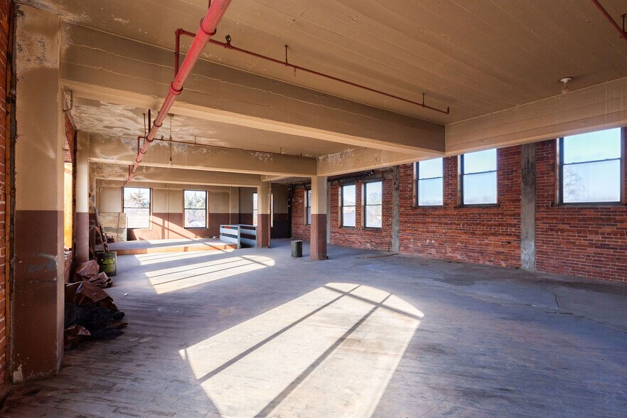 More Photos Of 333 N 6th St, Kansas City Warehouse For Sale