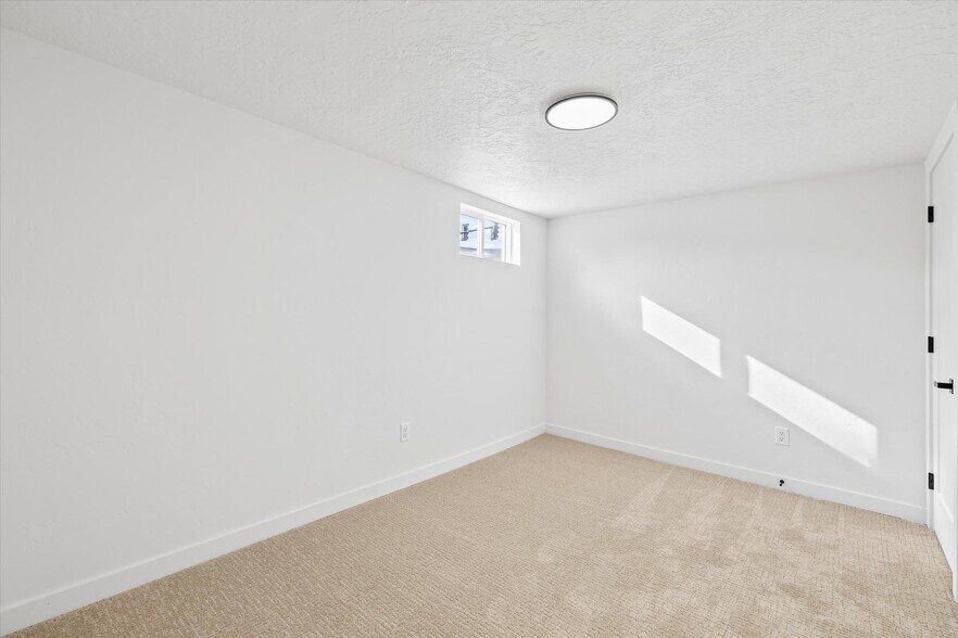 More Photos Of 4518 W Emerald St, Boise Specialty For Sale