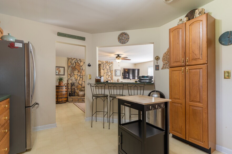 More Photos Of 1537 Jackson St, Locust Grove Office Residential For Sale