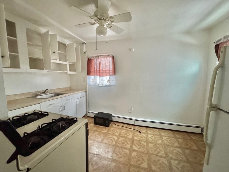 More Photos Of 622 Broadway, Amityville General Retail For Sale