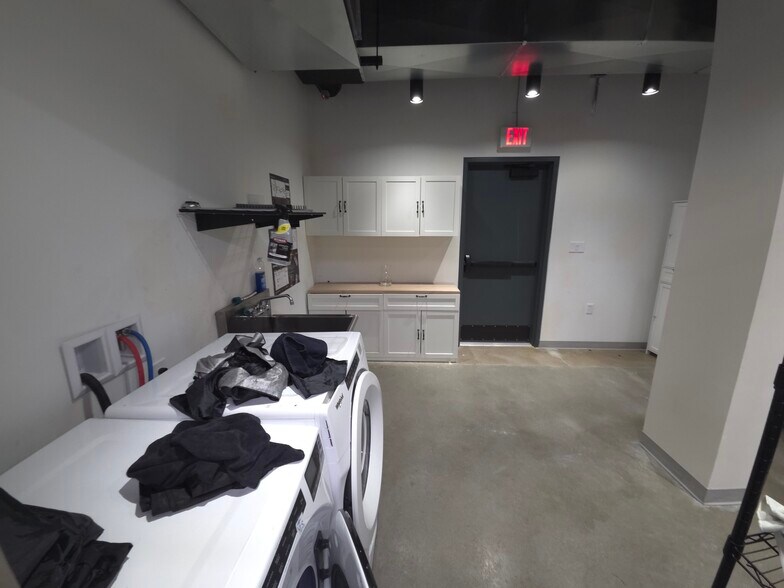 More Photos Of 7510 N Oak Trfy, Gladstone Apartments For Lease