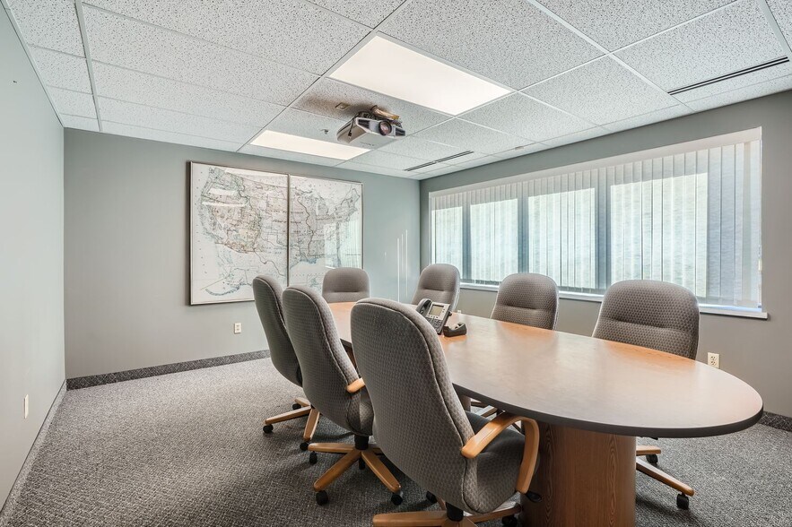 More Photos Of 2075 Prosperity Rd, Saint Paul Light Distribution For Sale