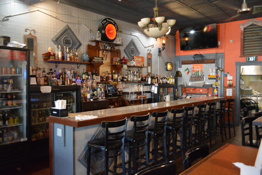 More Photos Of 21 Park Pl, West College Corner Specialty For Sale