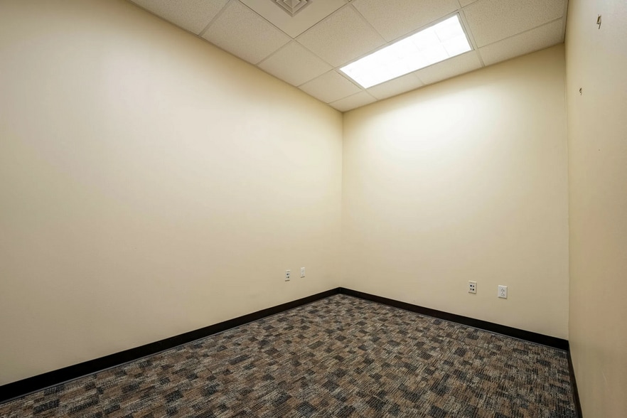 More Photos Of 1121 E Austin, Harlingen Office For Lease