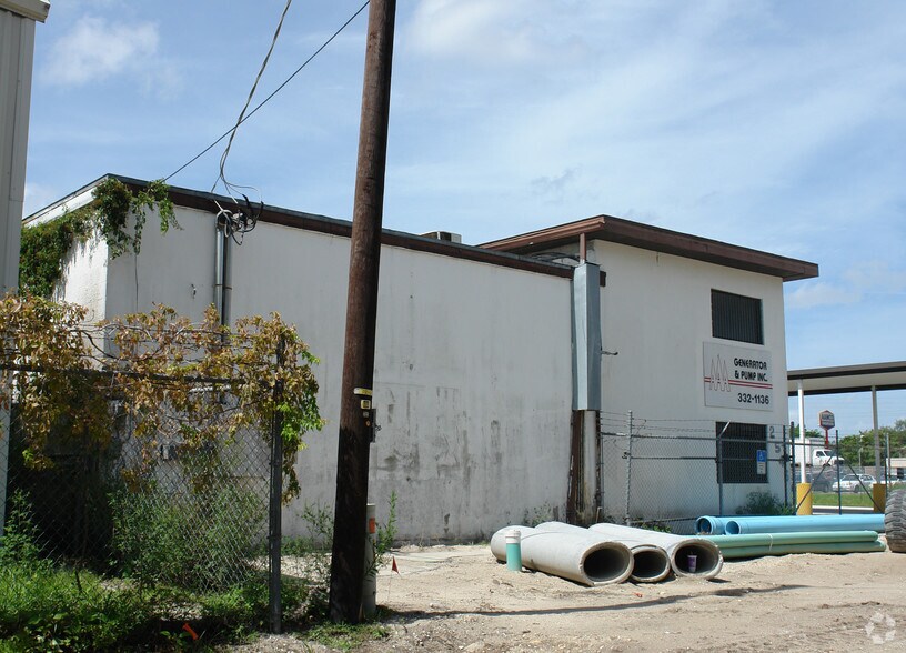 More Photos Of 2546 Franklin St, Fort Myers Warehouse For Sale