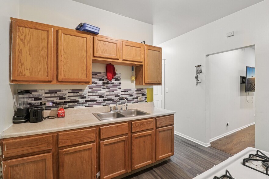 More Photos Of 417-421 Lake St, Maywood Storefront Retail Residential For Sale