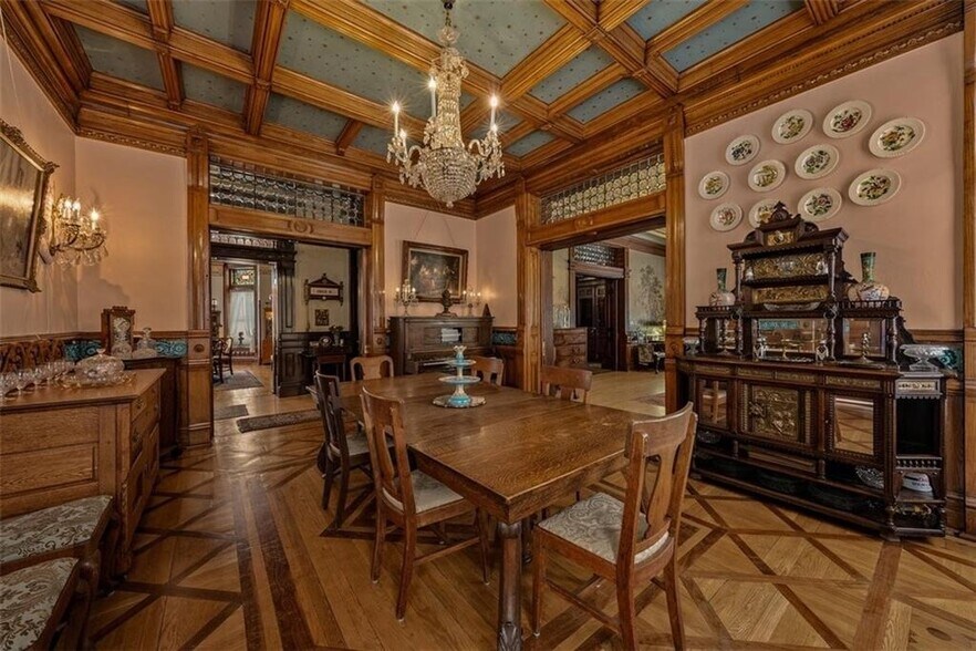 More Photos Of 809 Hall St, Saint Joseph Hospitality For Sale