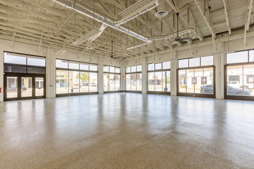 More Photos Of 402 W Chapman Ave, Orange Storefront For Lease