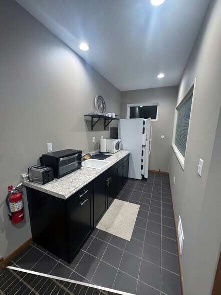 More Photos Of 444 N 12th Ave N, South Saint Paul Office For Sale