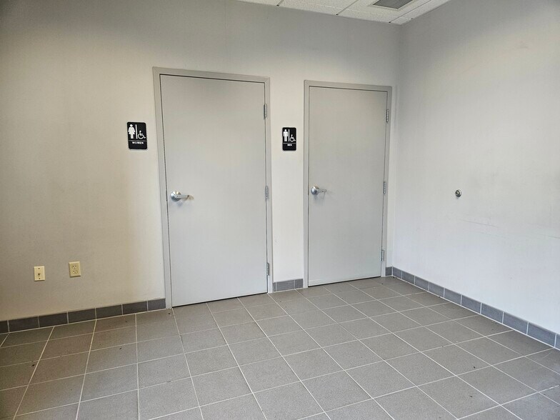 More Photos Of 4525 Sunset Blvd, Steubenville Storefront Retail Office For Lease