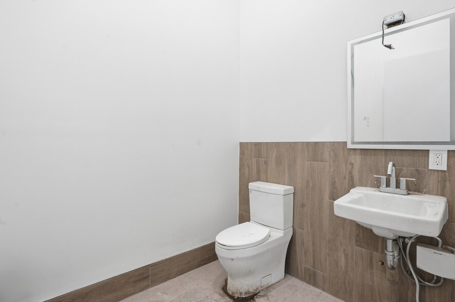 More Photos Of 1112 Fulton St, Brooklyn Storefront Retail Residential For Lease