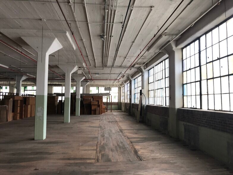 More Photos Of 1220 Curtain Ave, Baltimore Warehouse For Lease