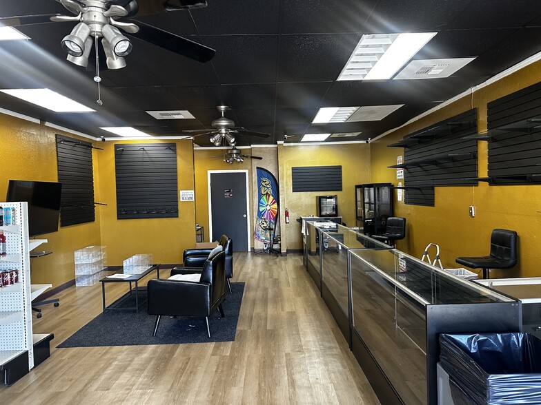 More Photos Of 4601-4619 Wilson Rd, Bakersfield Storefront For Lease