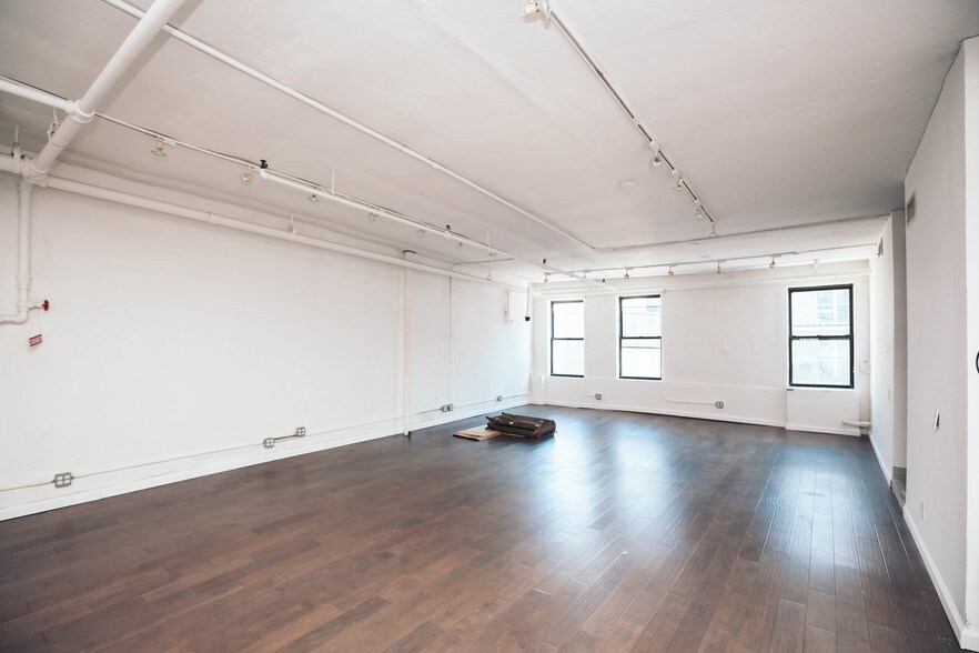 More Photos Of 154-158 Ludlow St, New York Office For Lease
