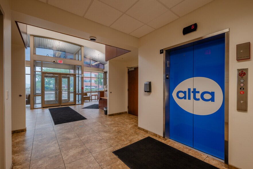 More Photos Of 120 N Commercial St, Neenah Office For Lease