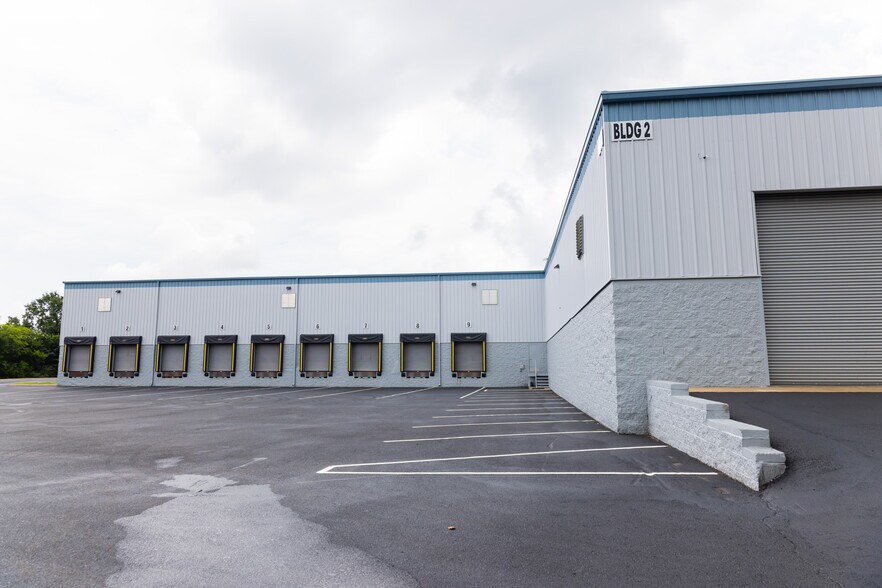 More Photos Of 802 Swan Dr, Smyrna Warehouse For Lease