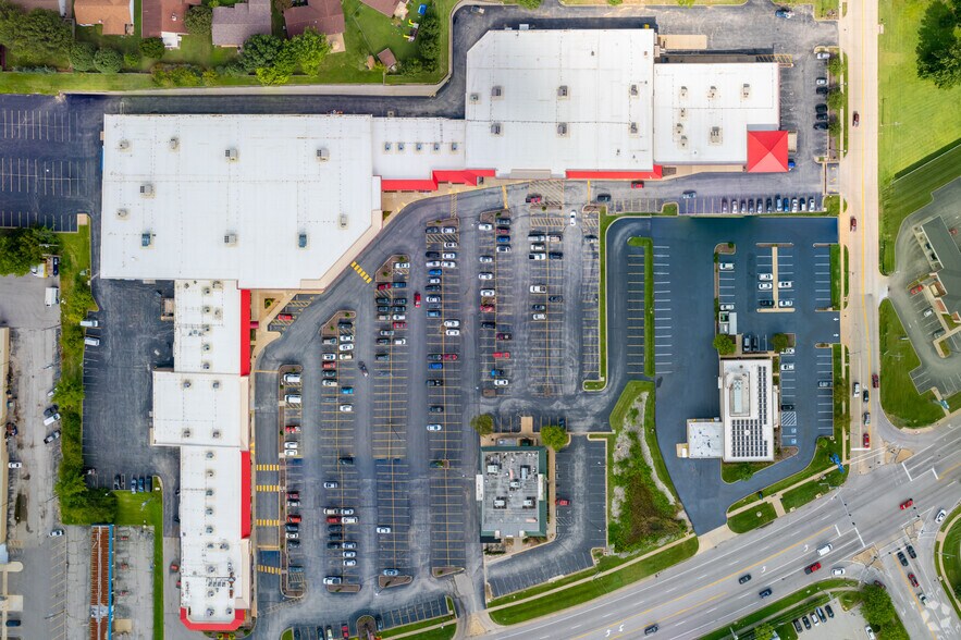 More Photos Of 11977 St. Charles Rock Rd, Bridgeton General Retail For Lease