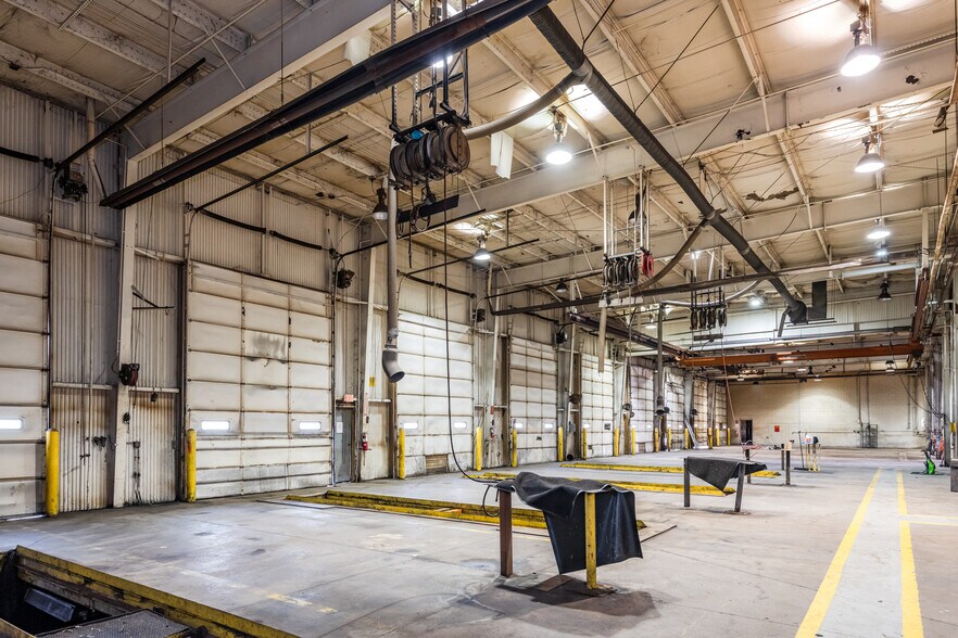 More Photos Of 106 Restoration Park Dr, Medway Service For Lease