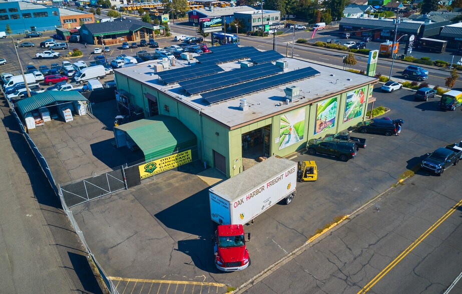 More Photos Of 990 Garfield St, Eugene Showroom For Lease