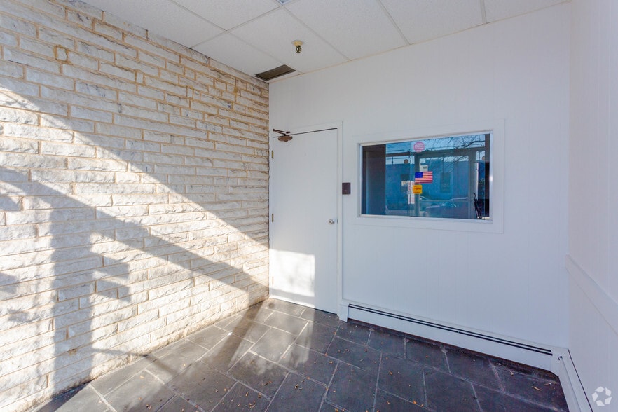 More Photos Of 170 Allen Blvd, Farmingdale Warehouse For Lease