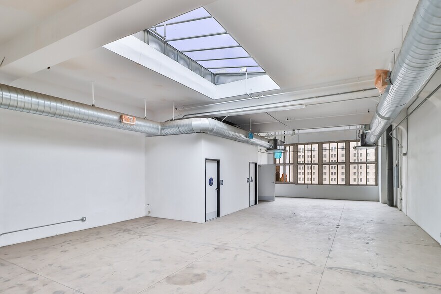 More Photos Of 737 S Broadway, Los Angeles Loft Creative Space For Sale