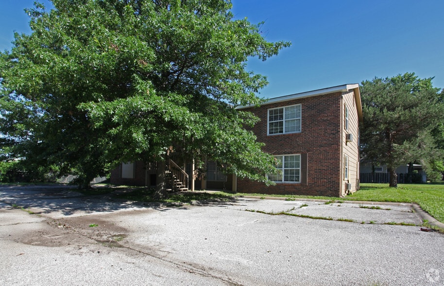 Primary Photo Of 811 S Cherry St, Olathe Apartments For Sale