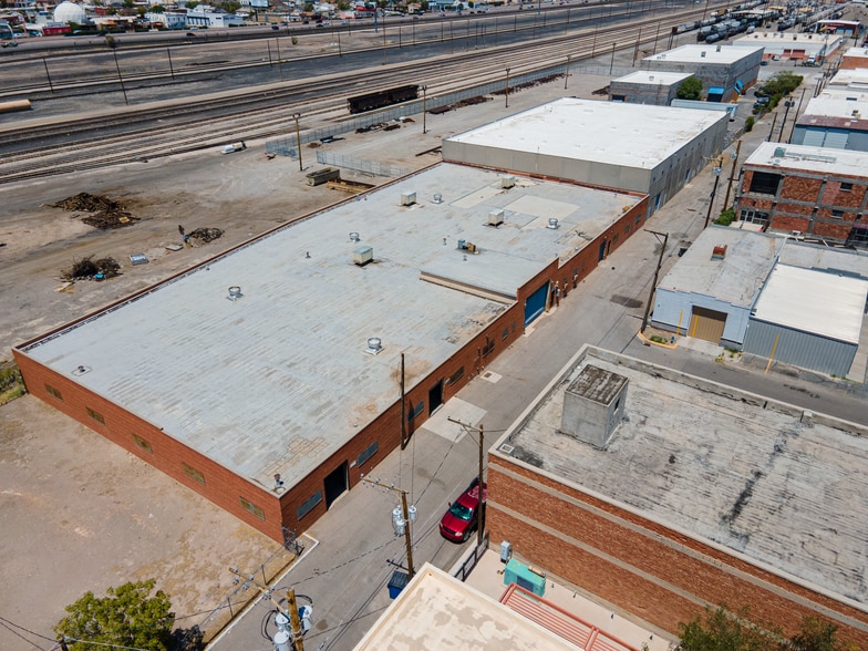 More Photos Of 220 N Saint Vrain St, El Paso Light Distribution For Sale