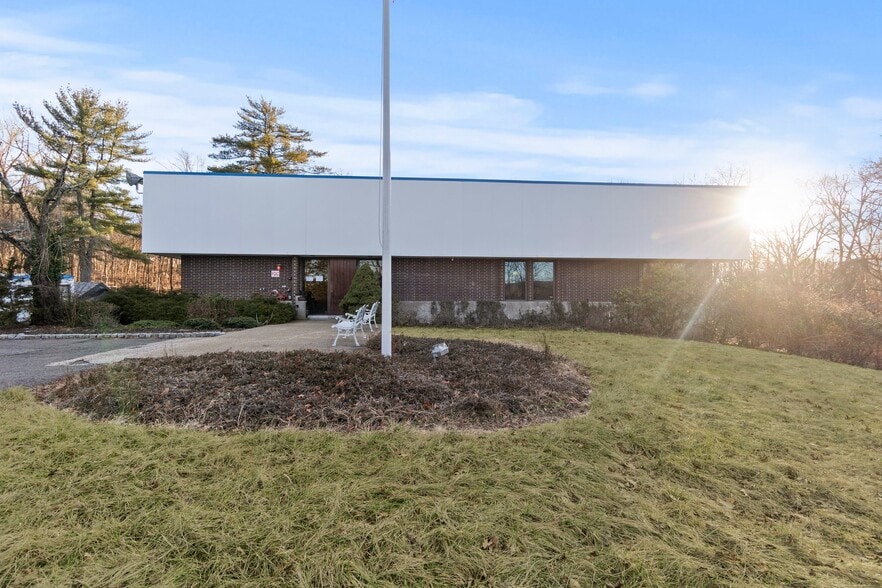 More Photos Of 6 Raritan Rd, Oakland Warehouse For Sale