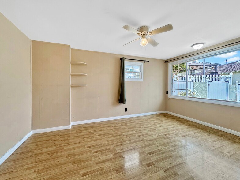 More Photos Of 7736 Sugar Dr, Huntington Beach Apartments For Sale