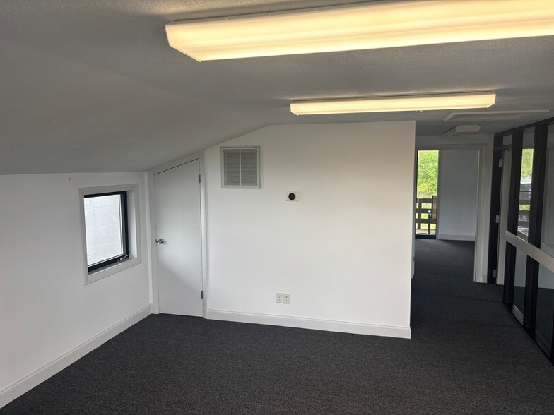More Photos Of 2660 Warwick Ave, Warwick Office For Sale