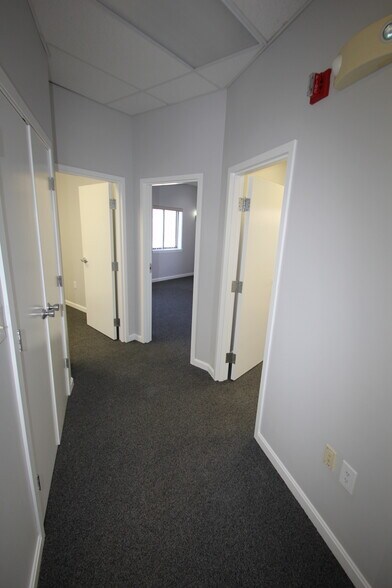 More Photos Of 87 Main St, North Reading Light Manufacturing For Sale