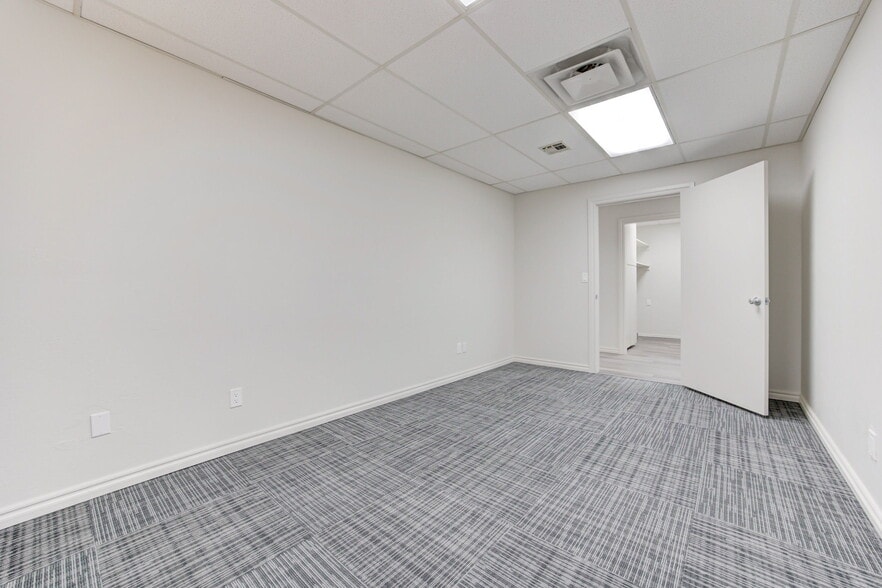 More Photos Of 2401 Tee Cir, Norman Office For Lease