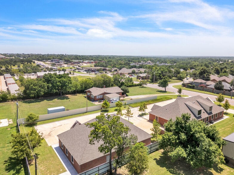 More Photos Of 207 E. Memorial Road, Oklahoma City Medical For Lease