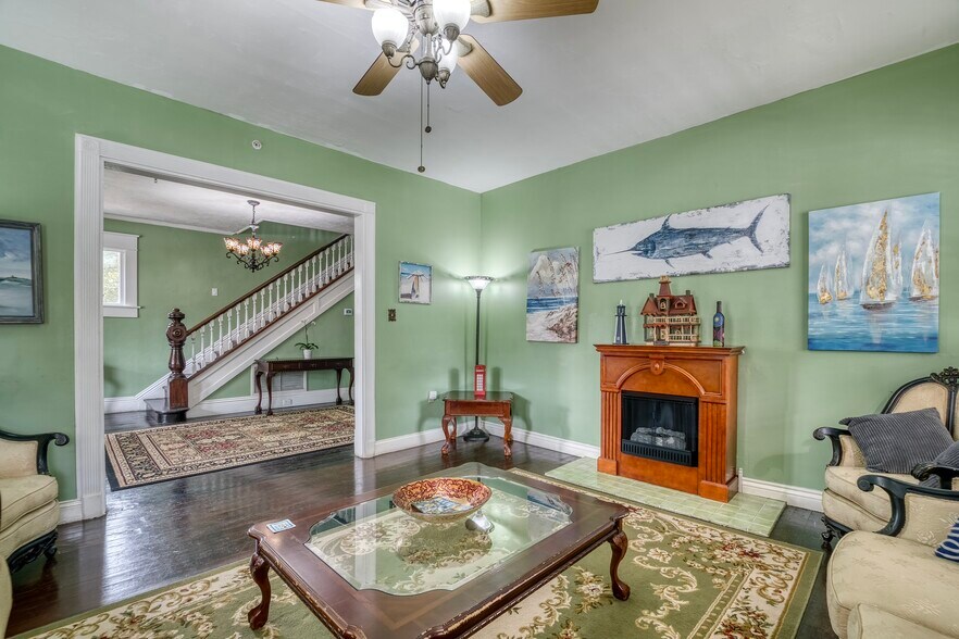 More Photos Of 304 15th St W, Bradenton Specialty For Sale