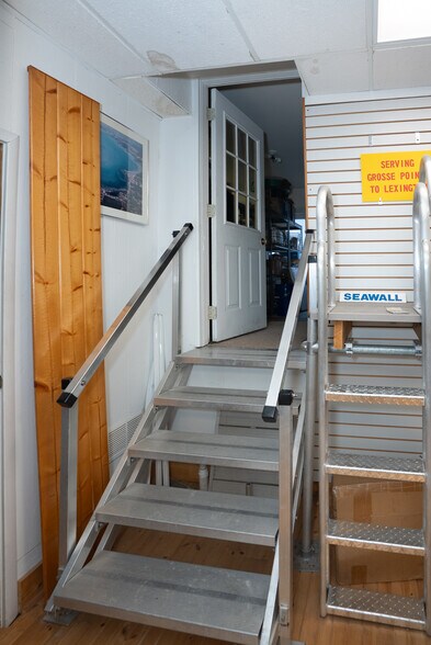 More Photos Of 7427 Dyke Rd, Clay Freestanding For Lease