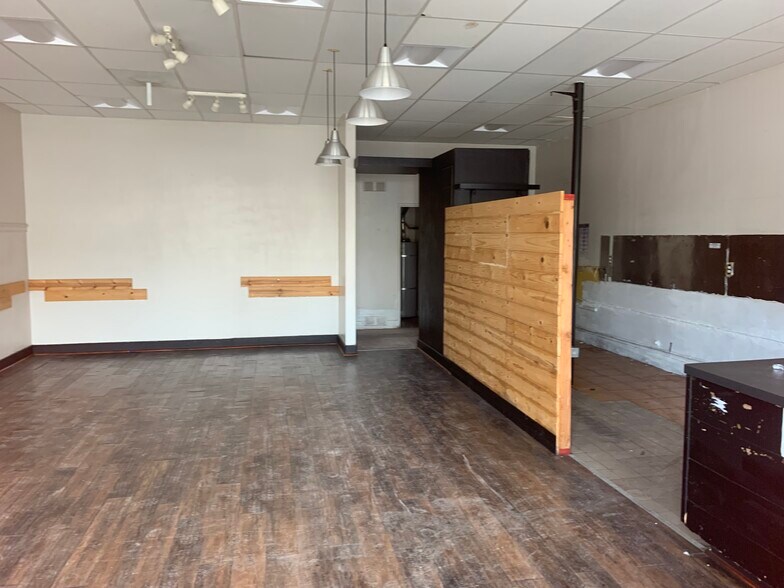 More Photos Of 15600 Ventura Blvd, Encino Unknown For Lease