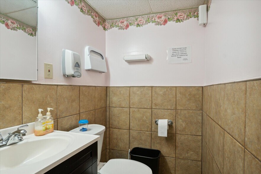 More Photos Of 22610 Rosewood St, Oak Park Office Residential For Sale