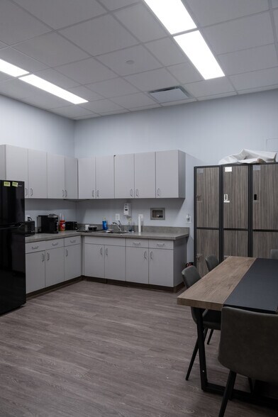 More Photos Of 6244 Little River Tpke, Alexandria Freestanding For Lease
