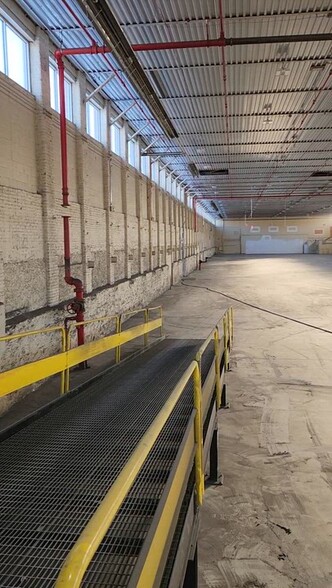 Primary Photo Of 730 N Main St, Waterbury Warehouse For Lease