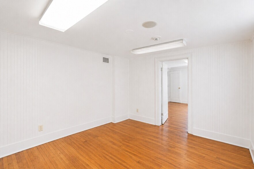More Photos Of 1612 Main Rd, Riverhead Freestanding For Sale