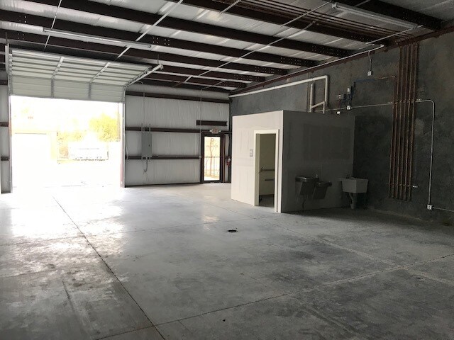 More Photos Of 304 E Pecan Blvd, McAllen Warehouse For Lease
