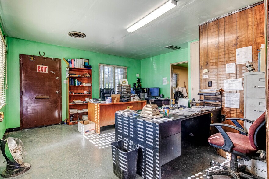 More Photos Of 5005 E Slauson Ave, Vernon Warehouse For Sale