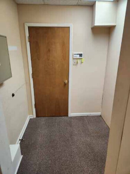 More Photos Of 502 Twin Bridges Rd, Alexandria Self Storage For Lease