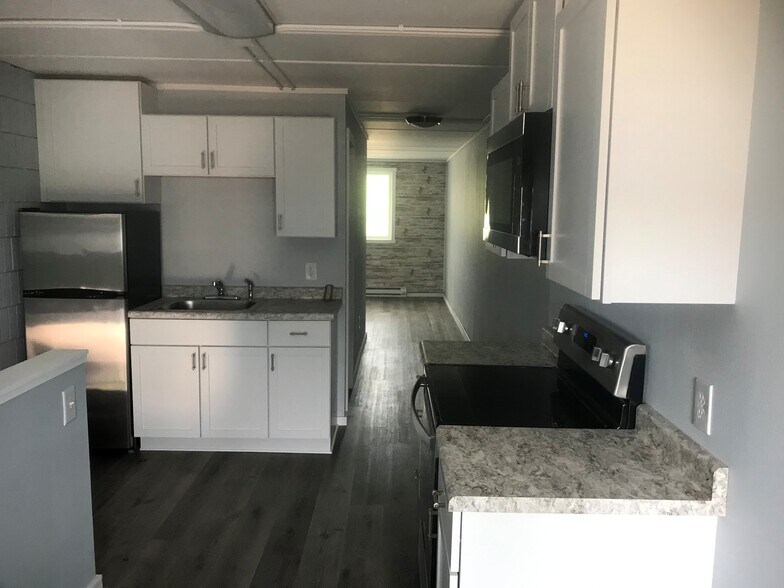 More Photos Of 30401-30405 Neal Ave, Lindstrom Warehouse For Sale