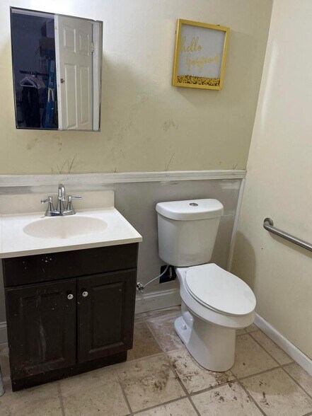 More Photos Of 5037 Union St, Union City Storefront For Sale