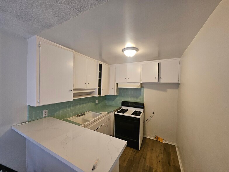 More Photos Of 538 W 82nd St, Los Angeles Apartments For Sale