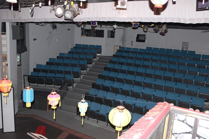 More Photos Of 95 Fishermans Wharf, Monterey Storefront For Sale